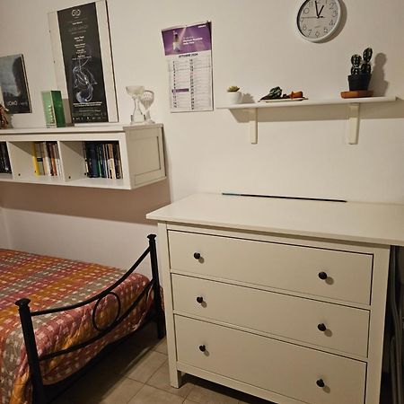 Stanza In Appartamento Privato Zona San Vitale ボローニャ エクステリア 写真